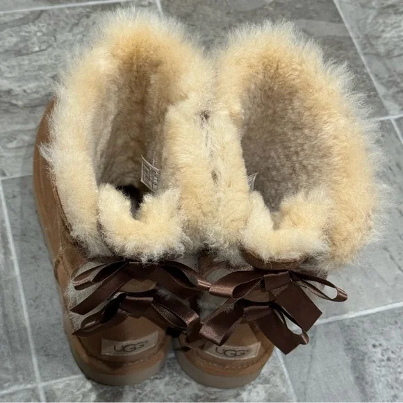 UGG Bailey Bow II Boots Size 7 Brown Chestnut Sheepskin - Picture 8 of 14